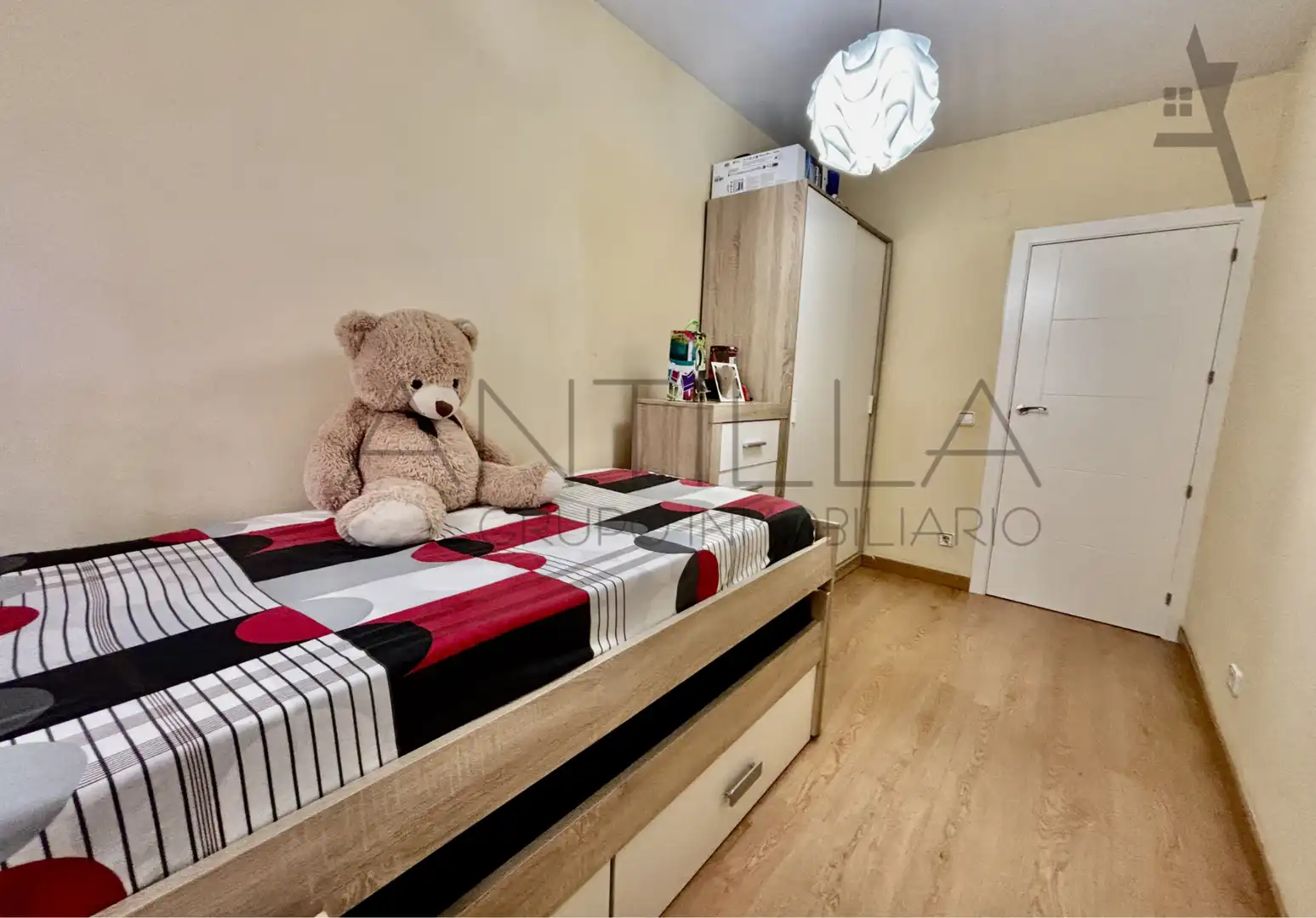 Bedroom of Flat for sale in Madrid  with Heating, Furnished and Alarm