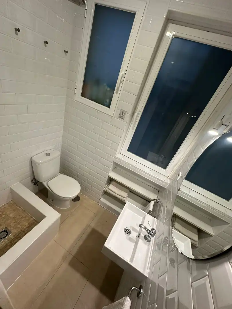 Baño de Piso de alquiler en Madrid con Aire acondicionado, Calefacción y Amueblado