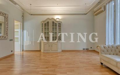 Living room of Flat for sale in  Barcelona Capital  with Air Conditioner, Heating and Terrace