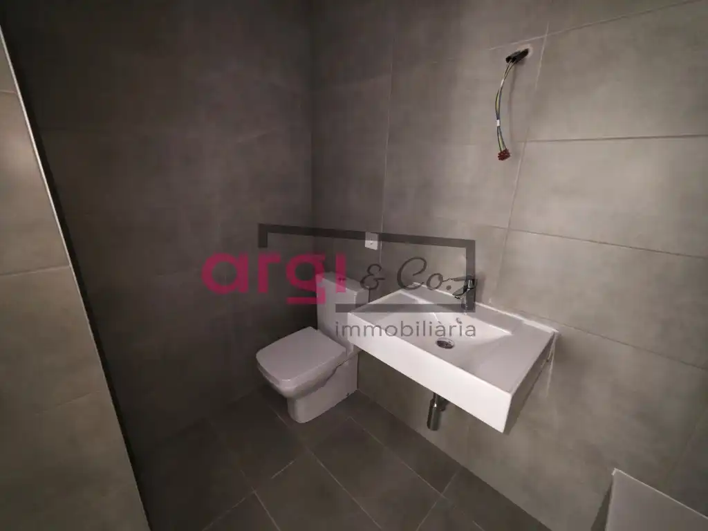 Baño de Piso de alquiler en Viladecans con Aire acondicionado y Balcón