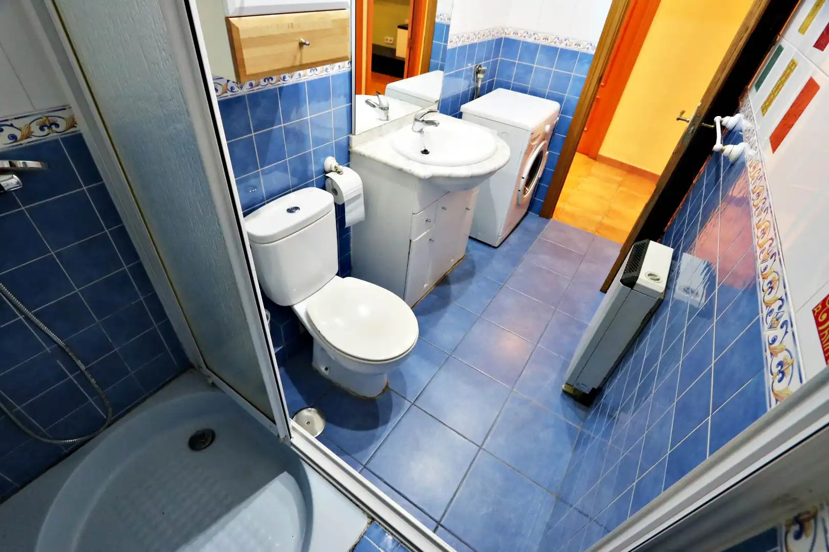 Bathroom of Flat for sale in Getafe  with Air Conditioner, Heating and Terrace