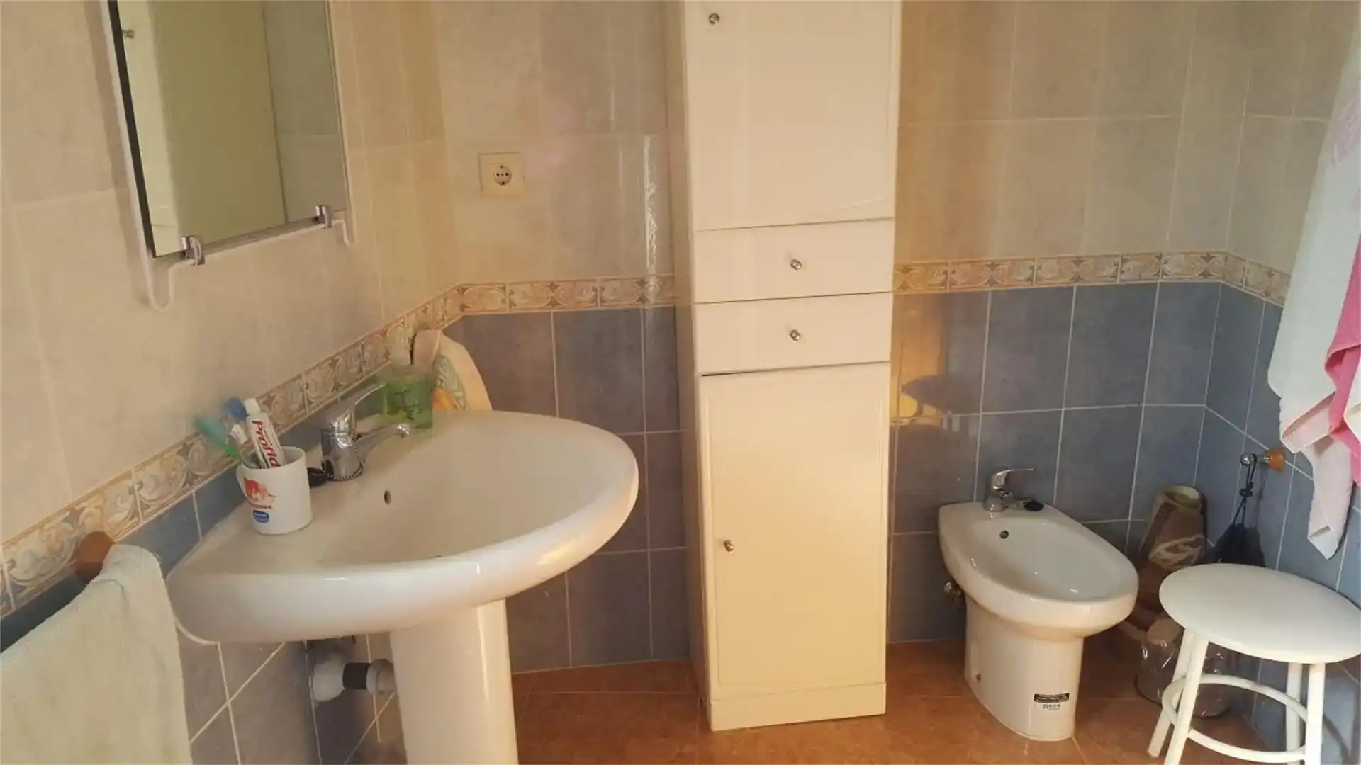 Baño de Casa adosada en venta en Valdeverdeja con Amueblado, Lavadora y Microondas