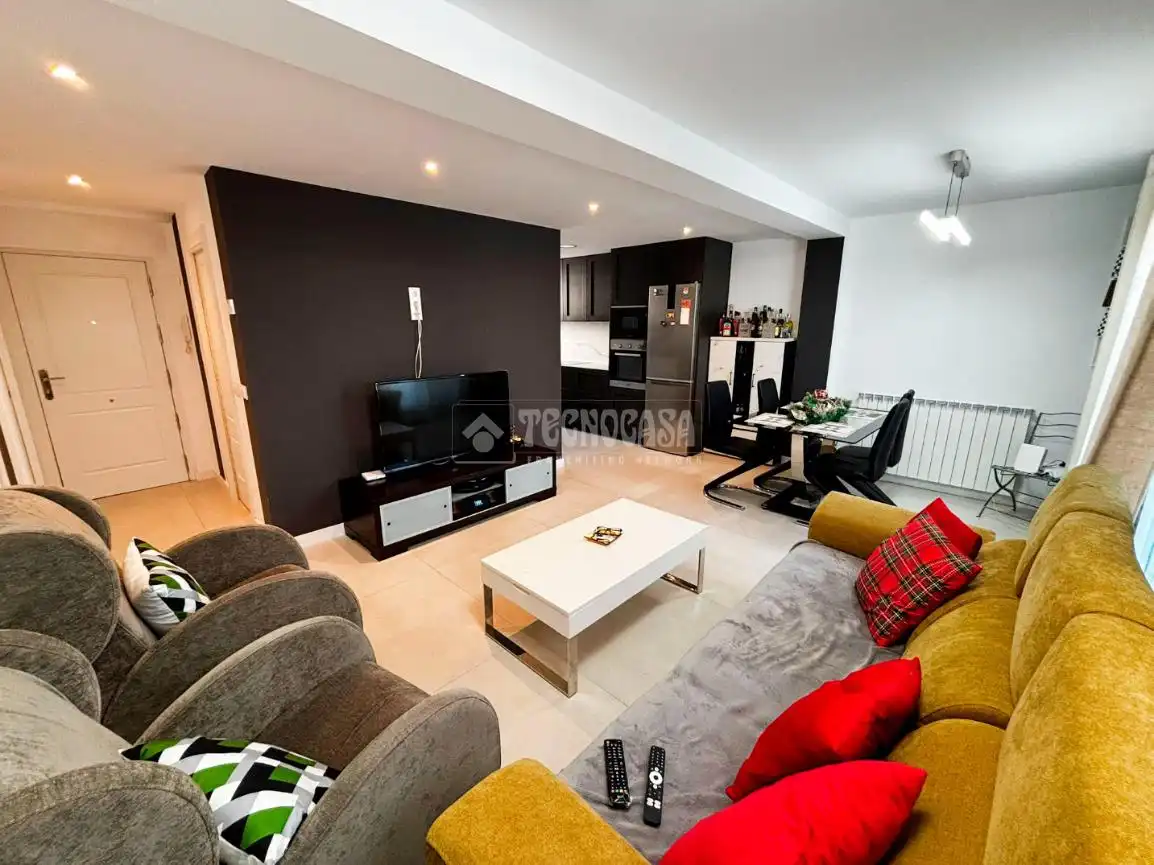 Living room of Flat for sale in Zaragoza  with Heating, Terrace and Furnished