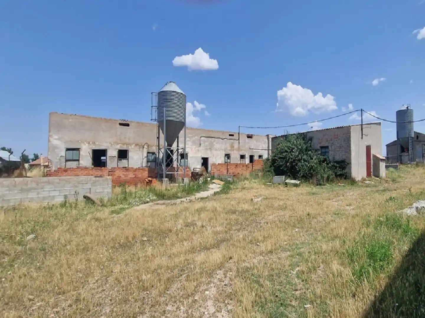 Vista exterior de Nau industrial en venda en Escarabajosa de Cabezas