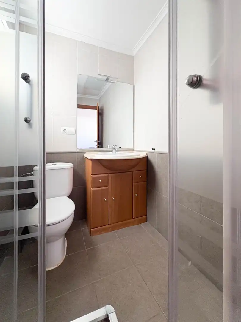 Bathroom of Flat for rent in Valencia  with Air Conditioner, Heating and Furnished