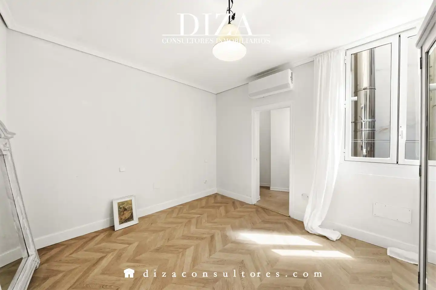 Bedroom of Flat for sale in Madrid  with Air Conditioner, Terrace and Furnished