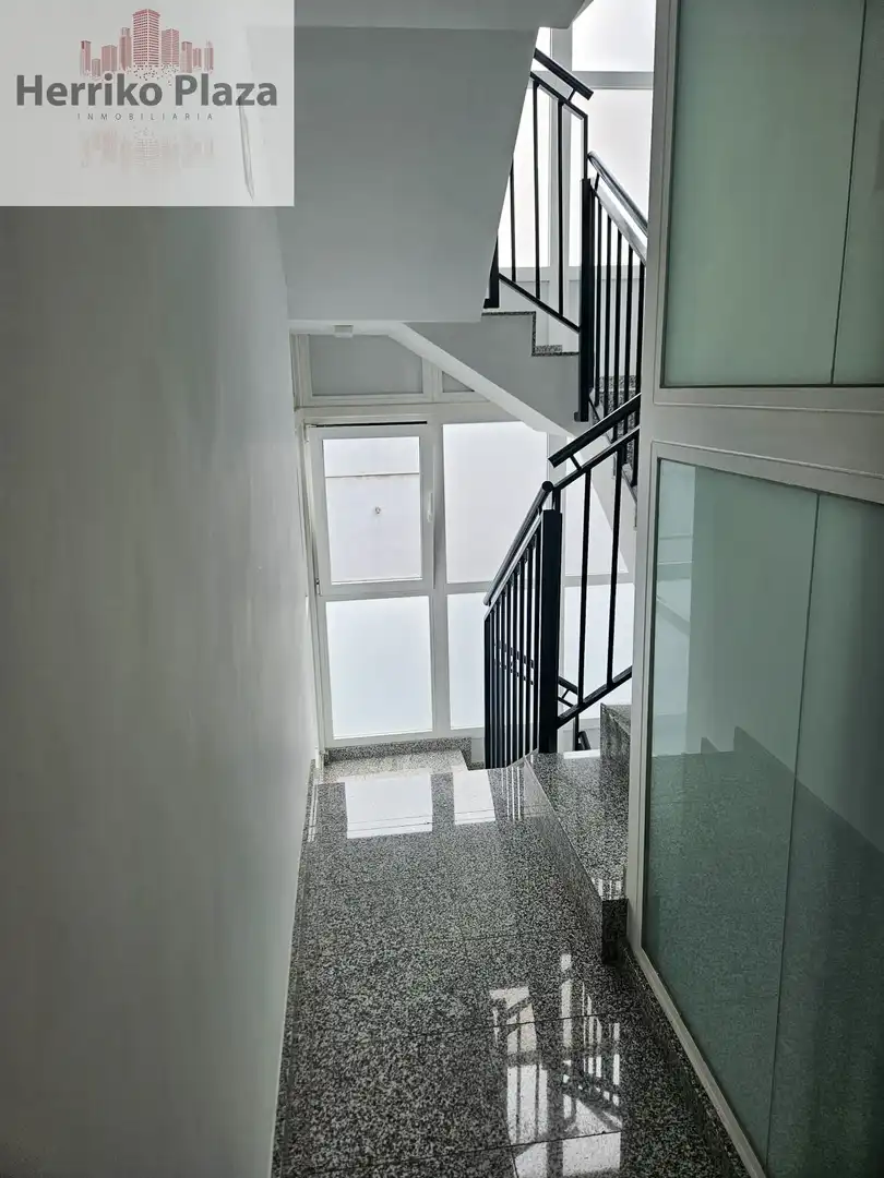 Piso en venta en Barakaldo  con Calefacción