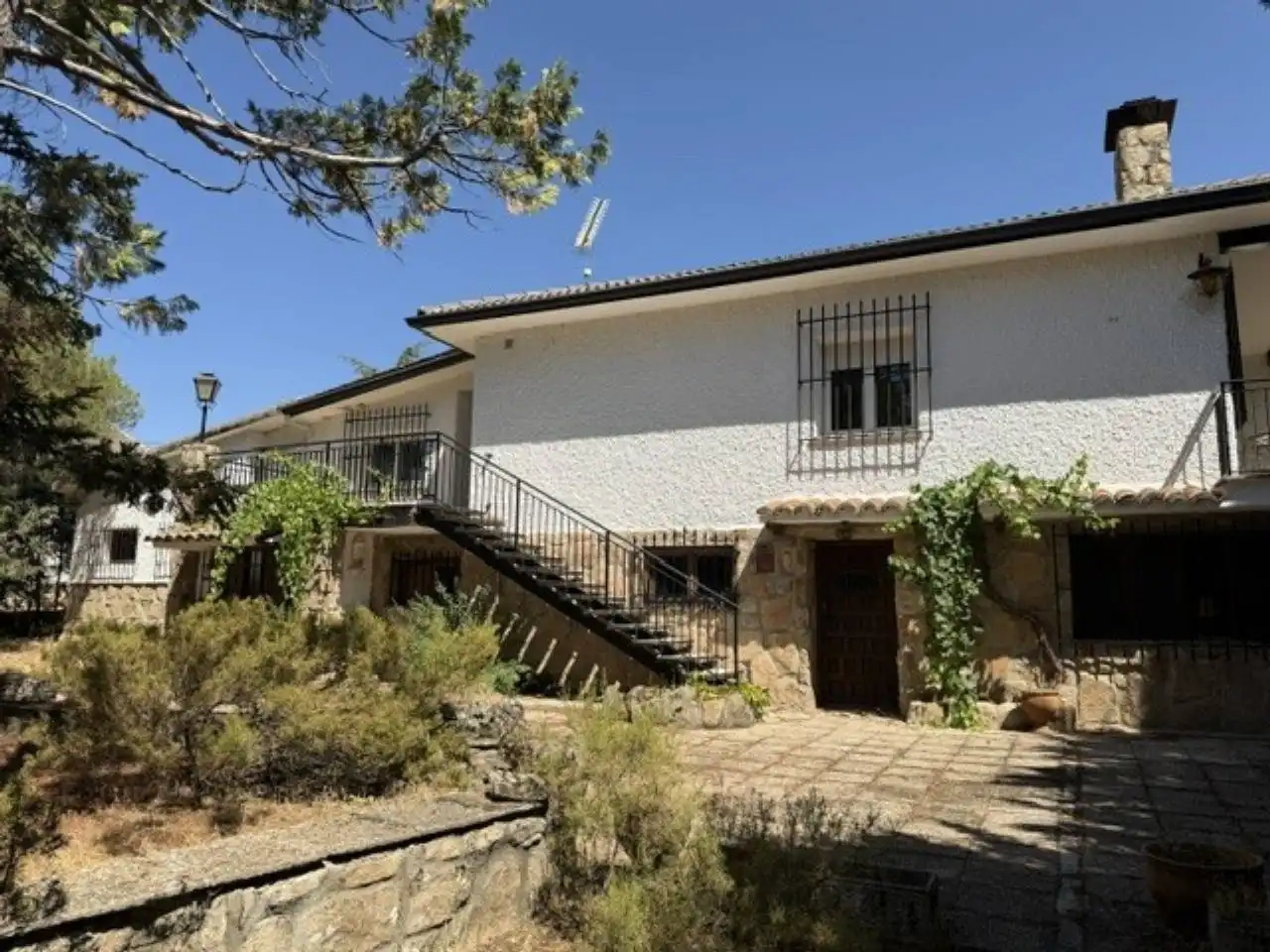 House with garden for sale in Lozoyuela-navas-sieteiglesias, imagen 2