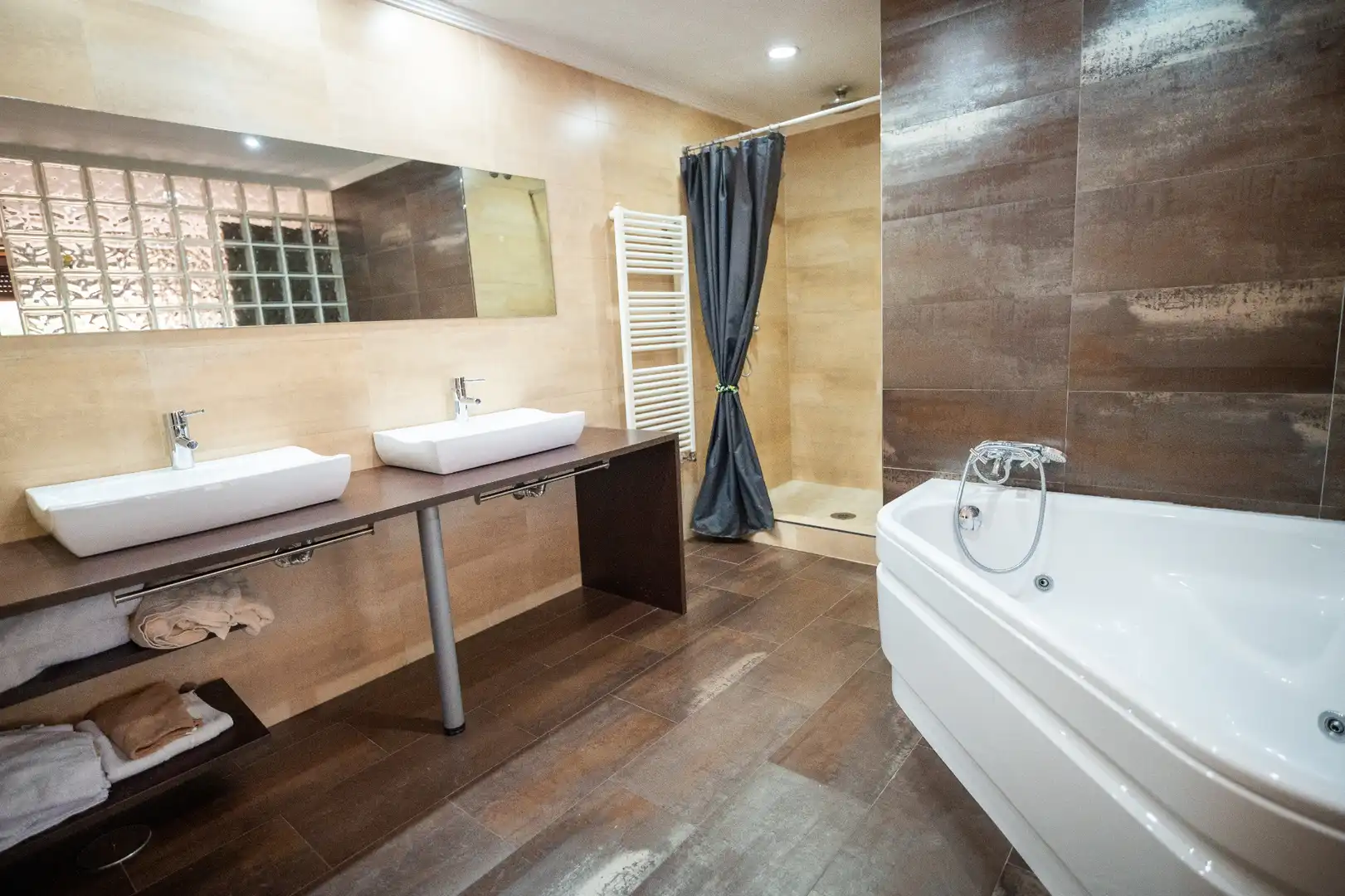 Bany de Casa o xalet en venda en Cabanillas de la Sierra amb Jardí privat i Terrassa