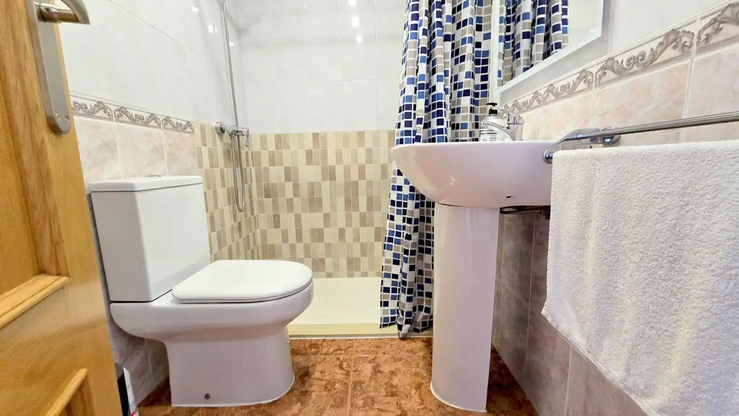 Bathroom of Apartments for rent in Gandia  with Air Conditioner, Terrace and Storage room