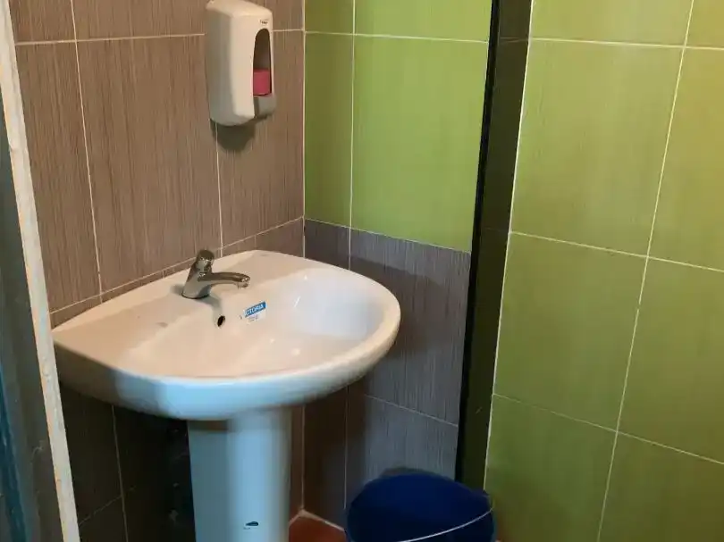 Badezimmer von Fabrikhallen zur Miete in Bueu