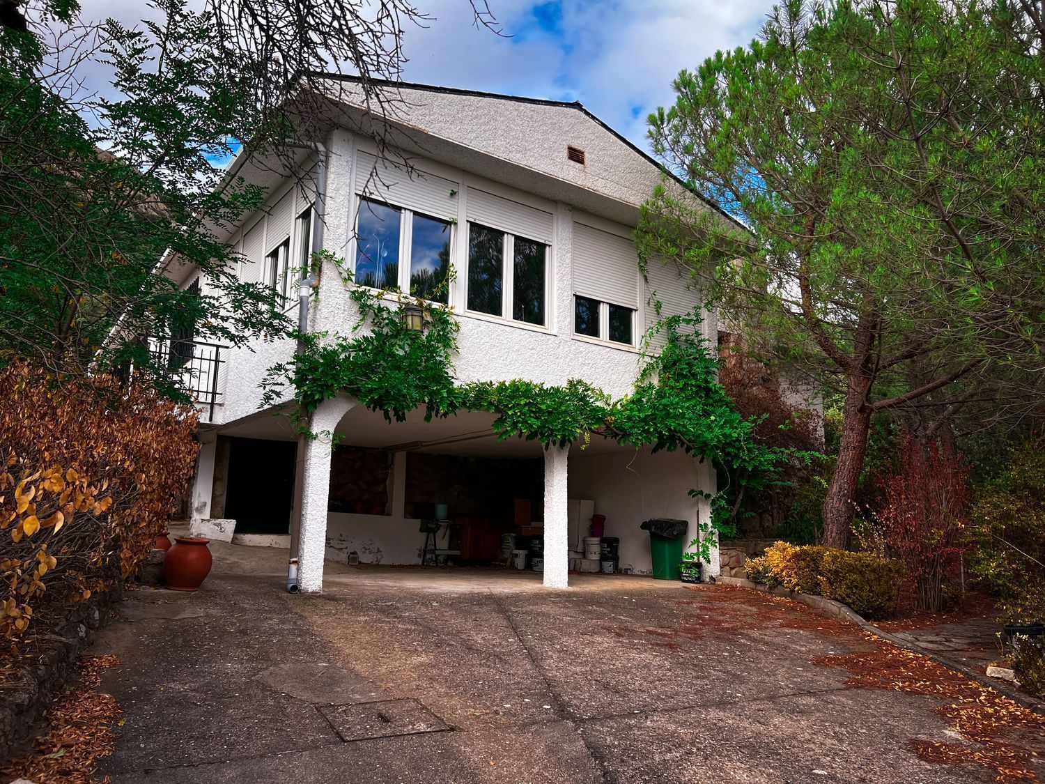 Vista exterior de Casa o xalet en venda en La Cabrera amb Jardí privat, Terrassa i Traster