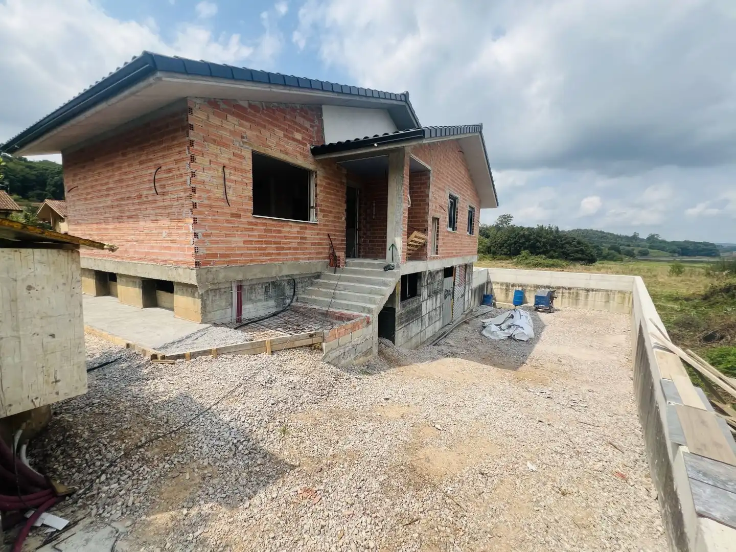 Außenansicht von Haus oder Chalet zum Verkauf in Voto mit Heizung und Abstellraum