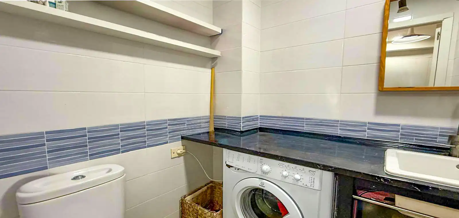 Baño de Estudio en venta en Vigo  con Calefacción, Horno y Lavadora