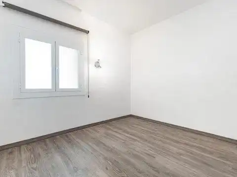Habitación de Piso en venta en Barcelona con Aire acondicionado, Horno y Balcón
