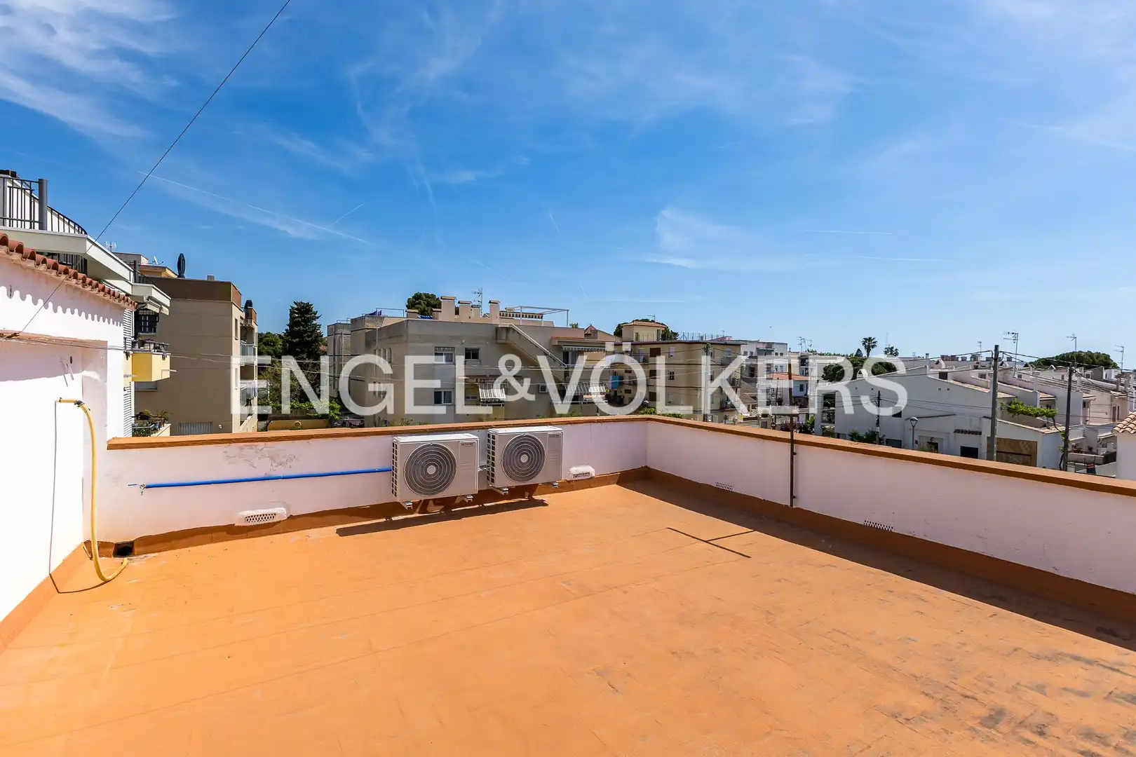 Terrassa de Casa adosada en venda en Cubelles amb Aire condicionat, Calefacció i Jardí privat