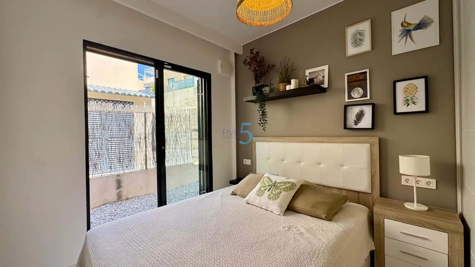 Dormitori de Casa o xalet en venda en Orihuela amb Aire condicionat, Piscina i Moblat