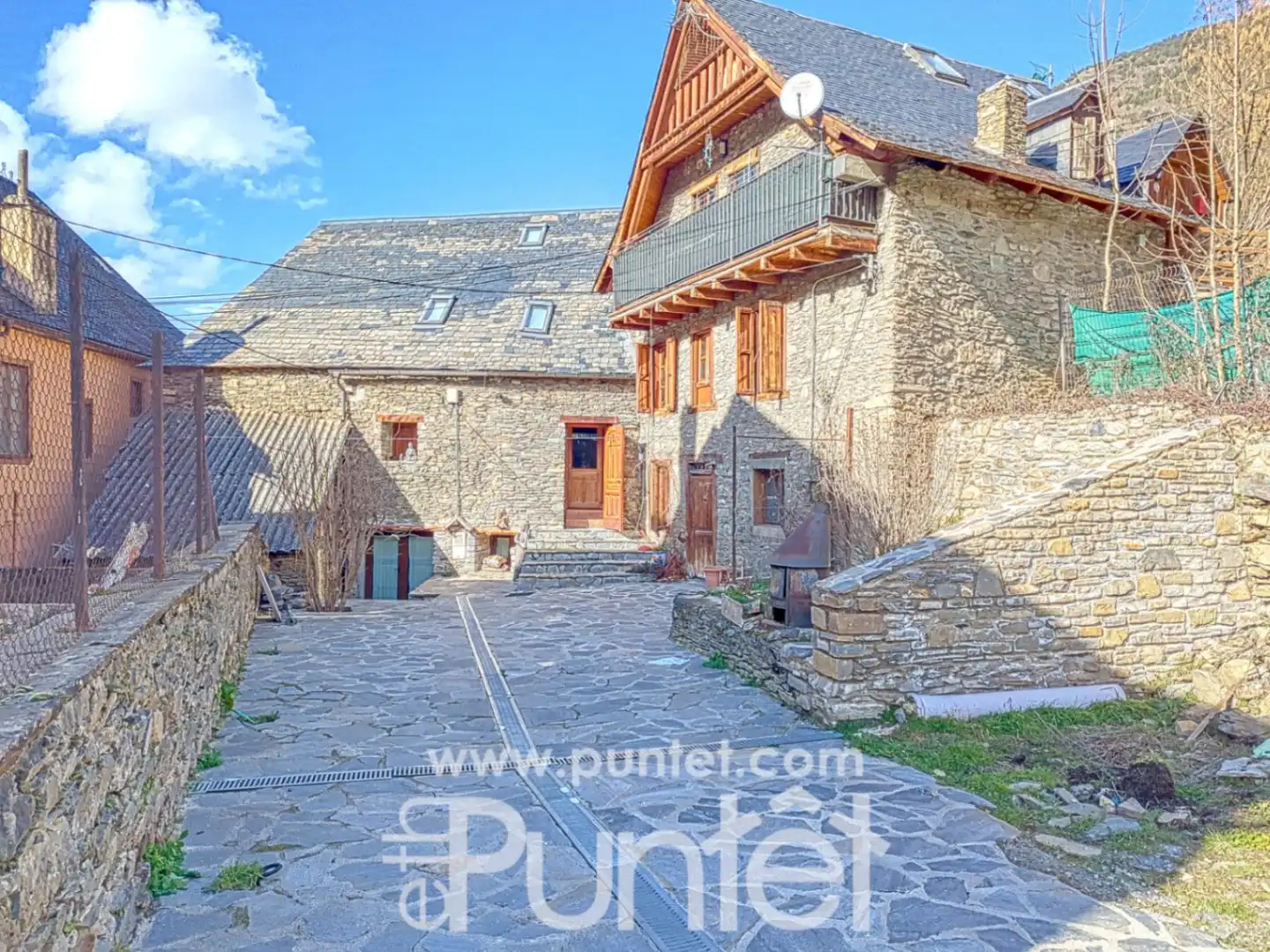 Exterior view of Houses for sale in Vielha e Mijaran  with Heating, Terrace and Furnished