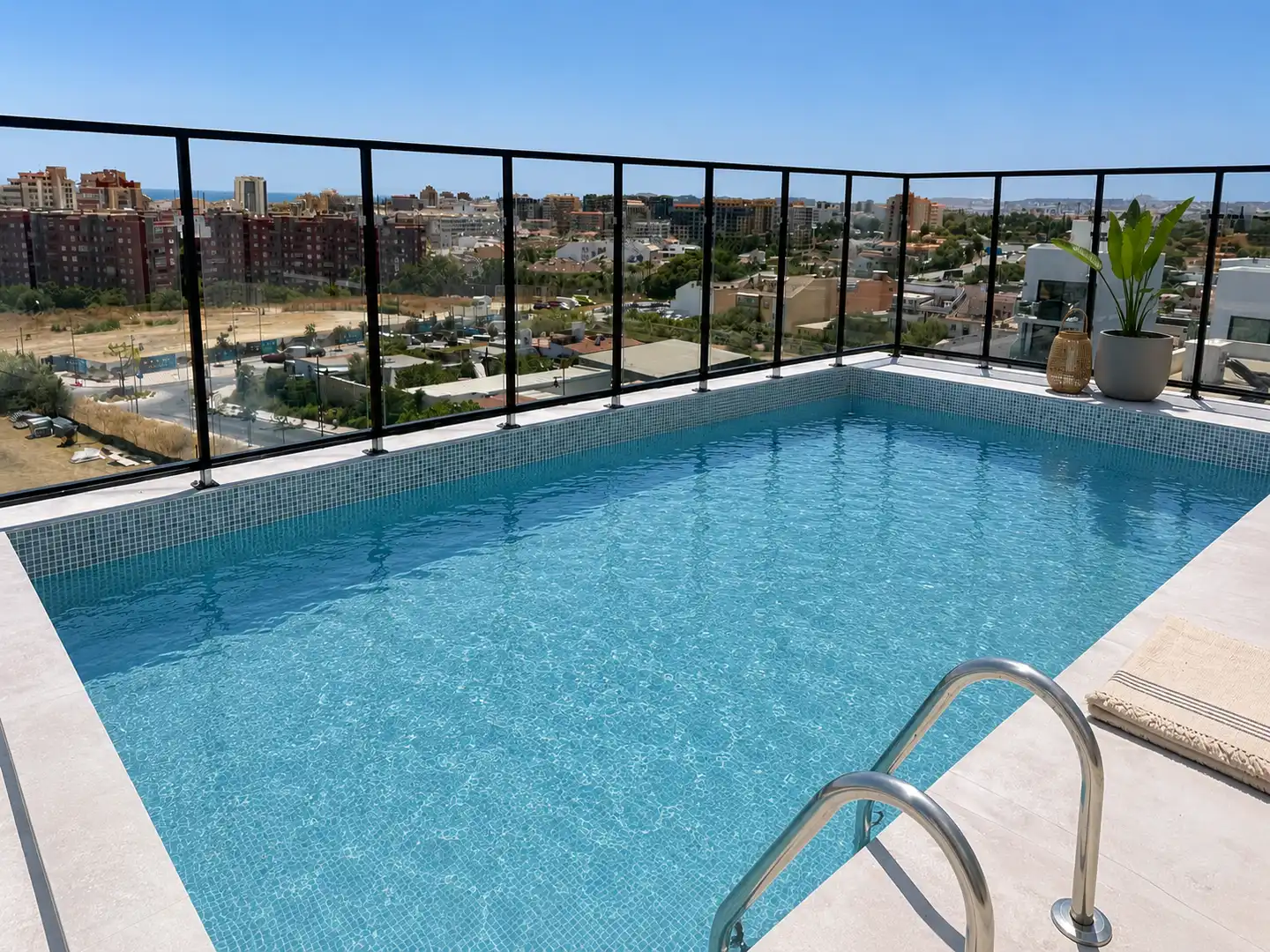 Piscina de Apartament en venda en Fuengirola amb Aire condicionat, Calefacció i Terrassa