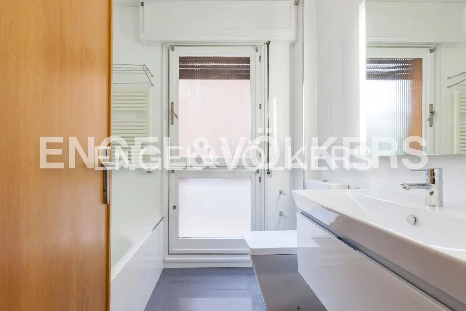 Baño de Piso de alquiler en Madrid con Aire acondicionado, Calefacción y Parquet