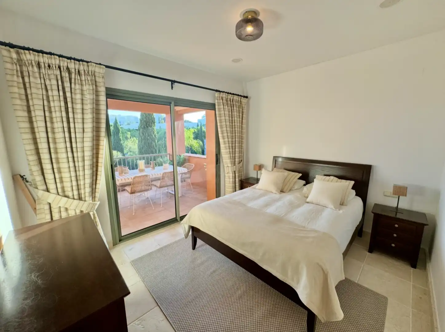 Dormitori de Apartament de lloguer en Benahavís amb Aire condicionat, Calefacció i Terrassa