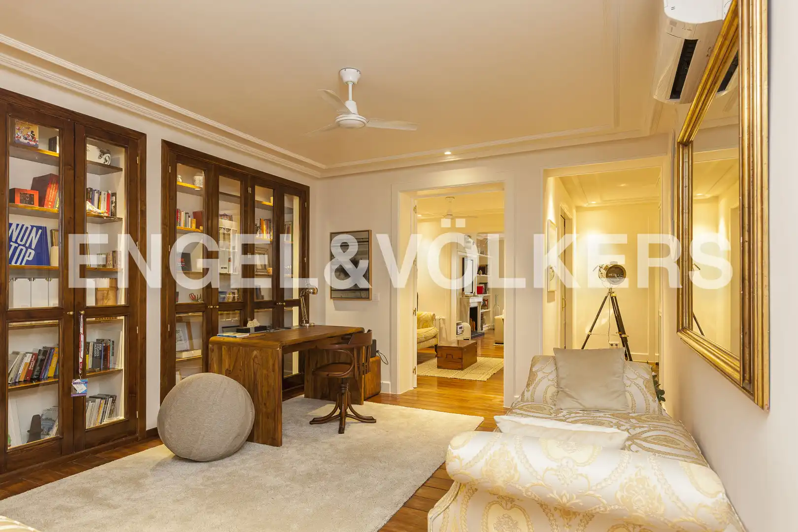 Sala d'estar de Apartament en venda en Madrid amb Aire condicionat, Calefacció i Parquet