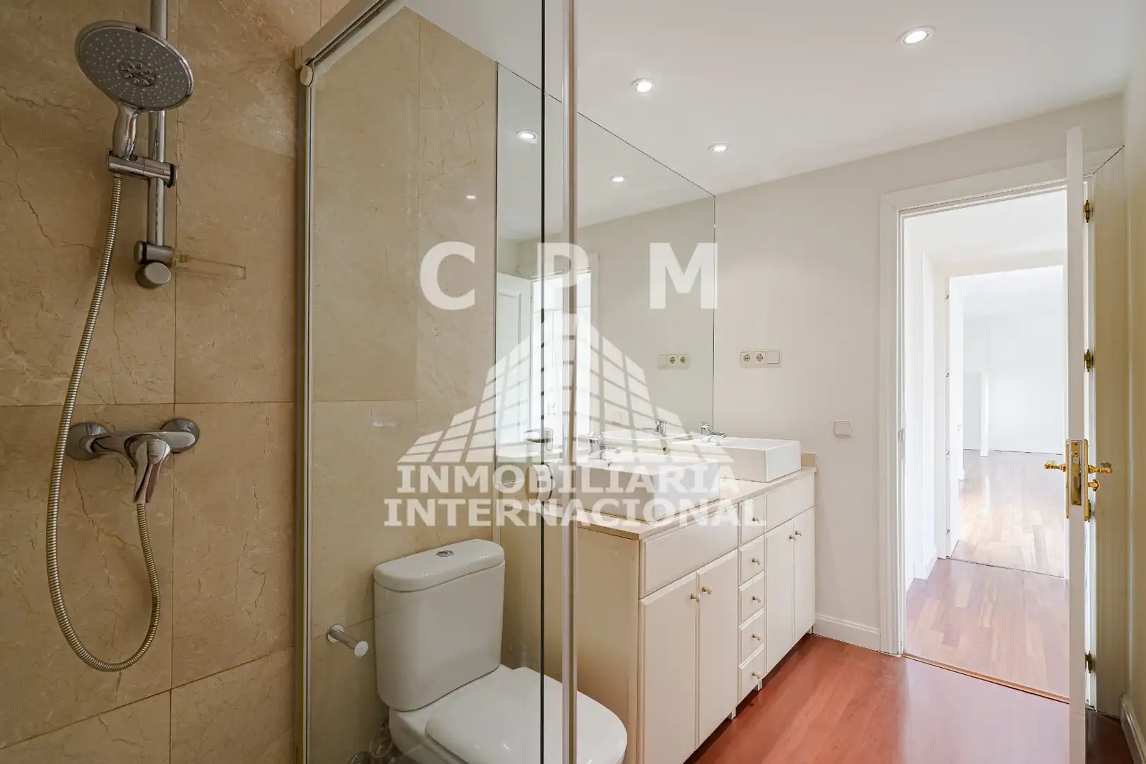 Badezimmer von Wohnung zur Miete in Madrid mit Klimaanlage, Heizung und Parkett