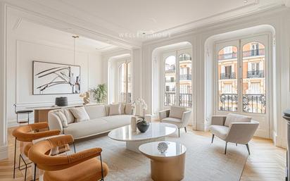 Living room of Flat for sale in  Madrid Capital  with Air Conditioner, Terrace and Balcony