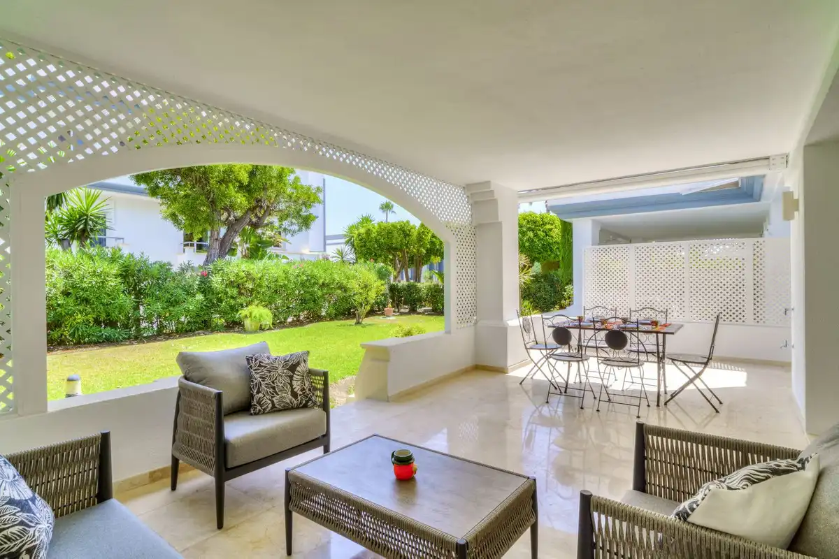 Terraza de Planta baja de alquiler en Estepona con Aire acondicionado, Terraza y Piscina comunitaria