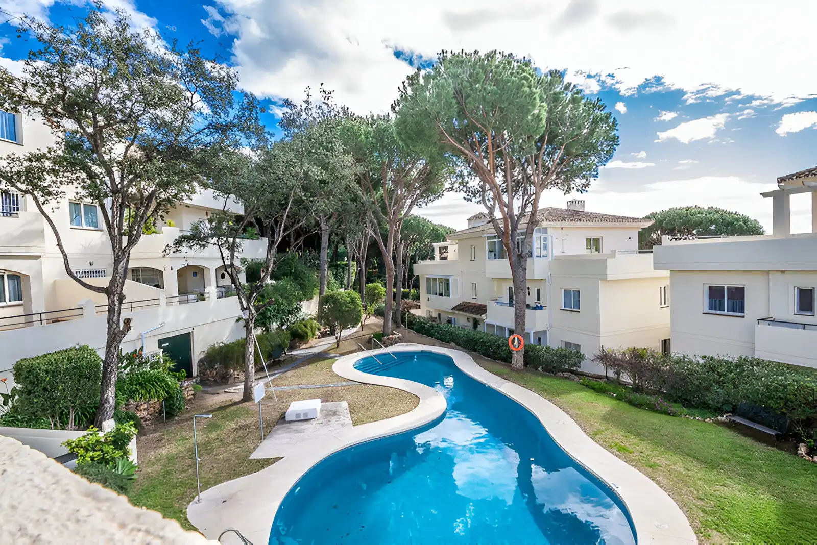 Vista exterior de Apartament en venda en Marbella amb Aire condicionat i Terrassa