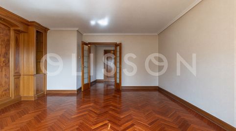 Amplia vivienda con terraza en urbanización privada con seguridad 24 horas en Chamartín, imatge 5