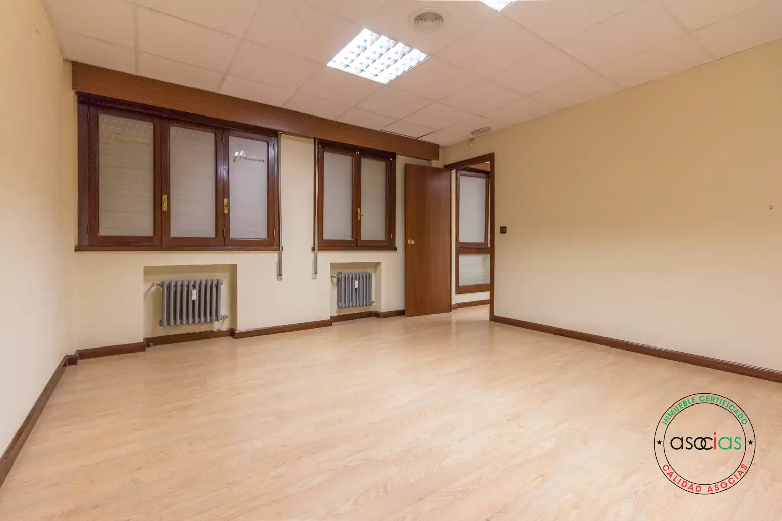 Büro zum Verkauf in Avilés mit Heizung