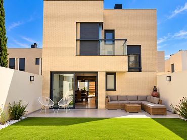 Casa con balcone in vendita a Sotolivar - Mas del Rosari