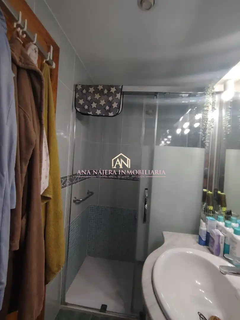Badezimmer von Dachboden zum Verkauf in La Pobla de Vallbona mit Heizung und Abstellraum