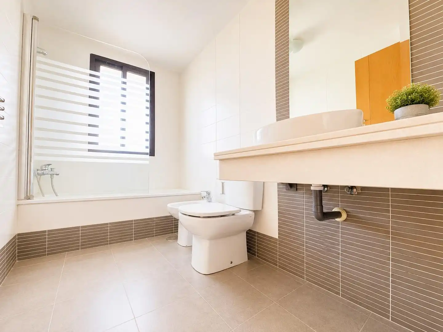 Baño de Piso en venta en Málaga con Terraza, Trastero y Piscina comunitaria