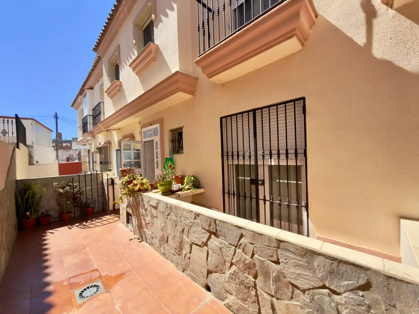 Exterior view of Detached homes for sale in San Fernando  with Air Conditioner, Terrace and Oven