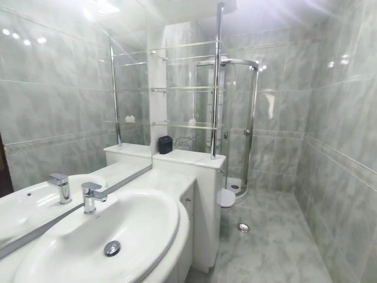 Badezimmer von Wohnung zur Miete in Ourense Capital  mit Heizung, Parkett und Möbliert