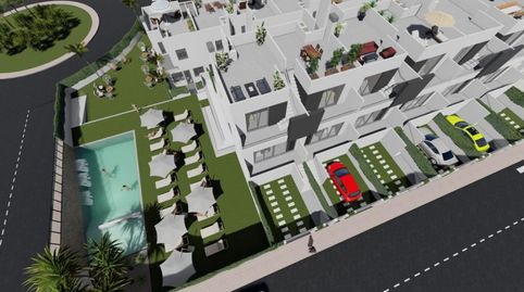 Casa adosada de 3 dormitorios y 2 baños con piscina y jardín en Callosa de Segura