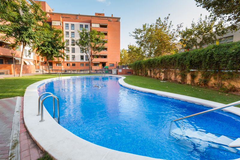 Swimming pool of Flat for sale in Paterna  with Air Conditioner, Terrace and Oven