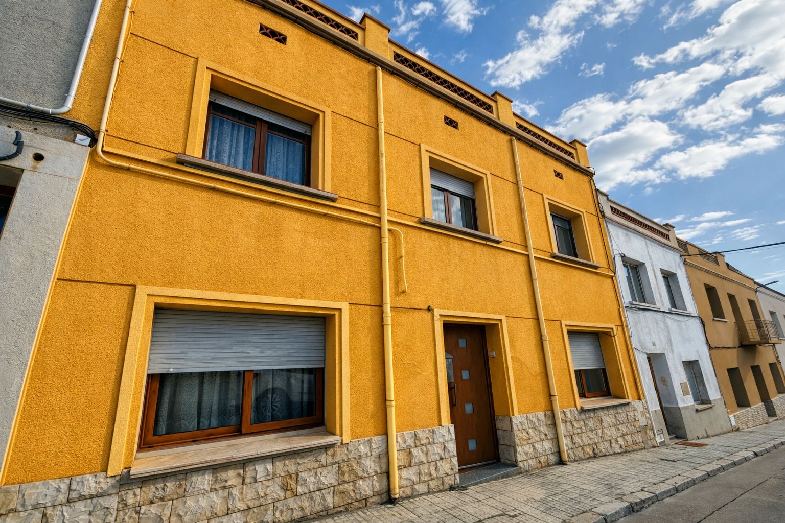 Vista exterior de Casa adosada en venda en Santa Margarida I Els Monjos amb Aire condicionat, Calefacció i Jardí privat