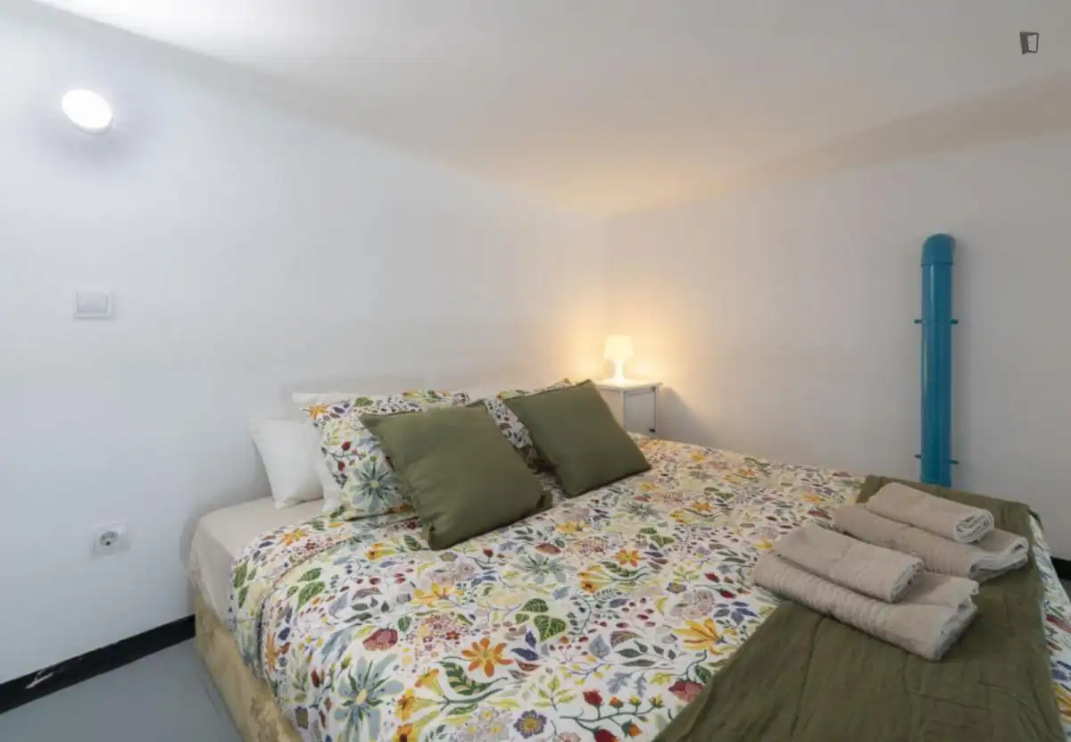 Habitación de Apartamento de alquiler en Madrid con Calefacción, Amueblado y Horno