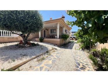 Casa pareada con jardín en venta en Nueva Torrevieja - Aguas Nuevas