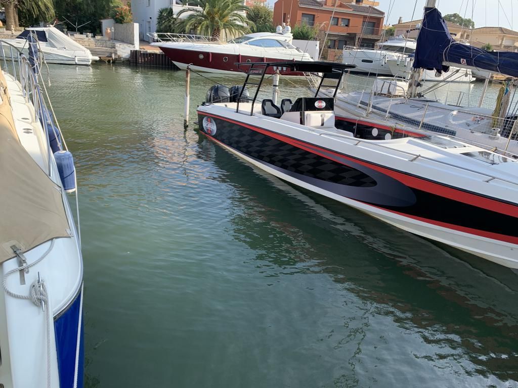 Exterior view of Garage for rent in Roses