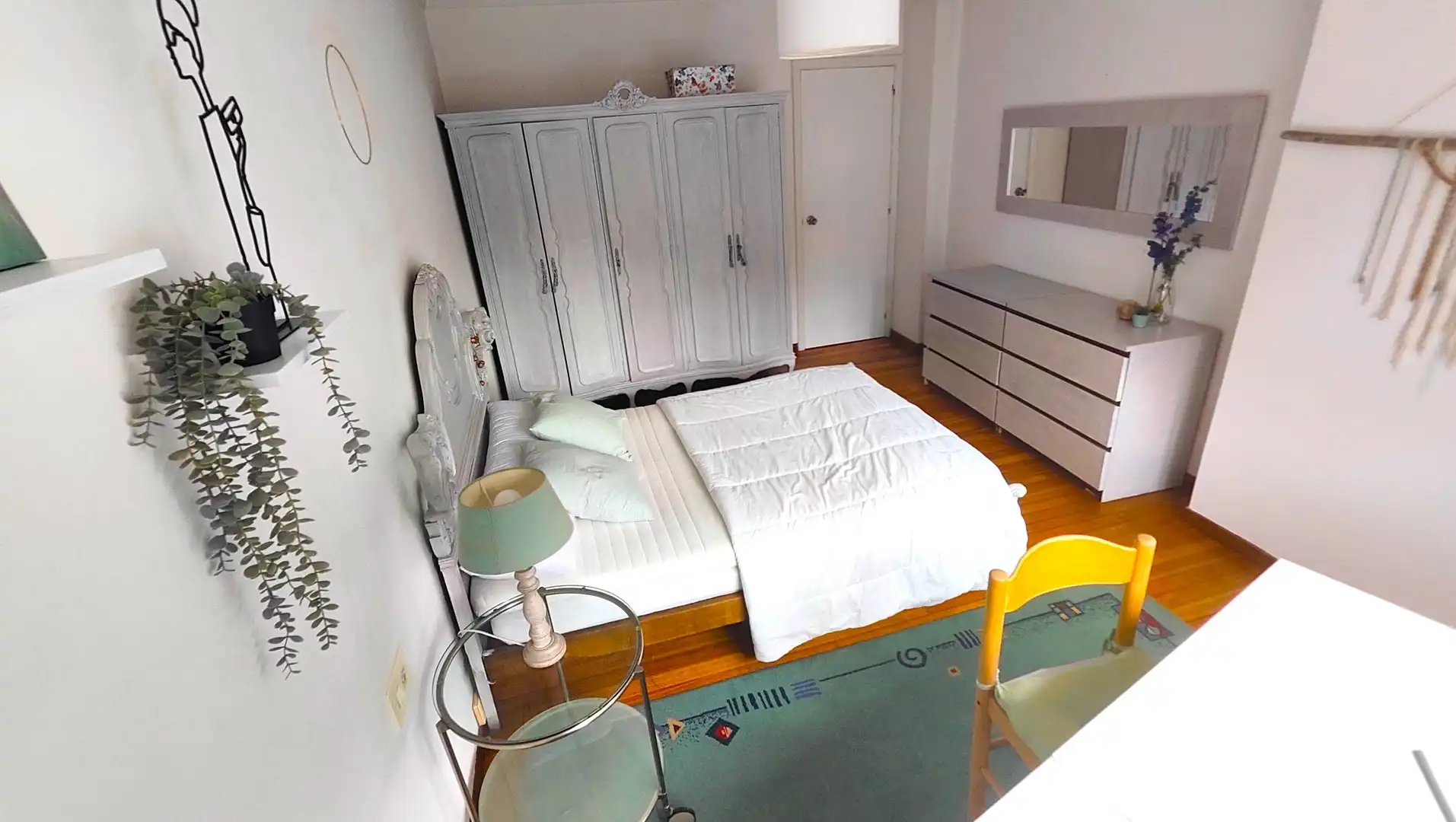 Habitación de Piso en venta en Santiago de Compostela  con Trastero y Amueblado