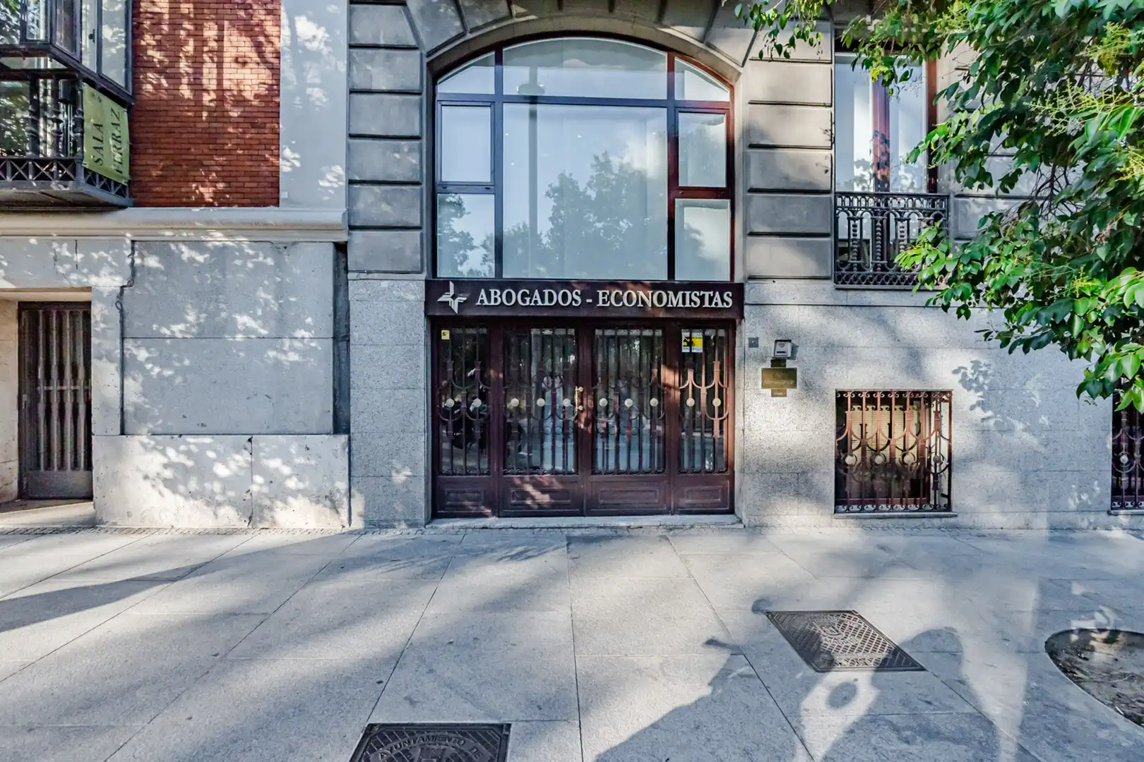 Außenansicht von Geschaftsraum zur Miete in Madrid mit Klimaanlage, Heizung und Alarm