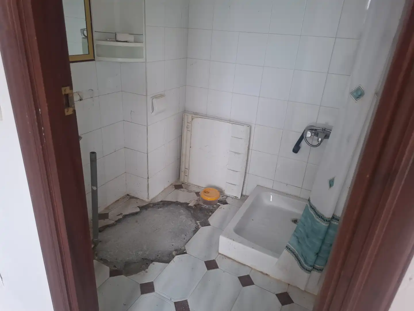 Badezimmer von Geschaftsraum zum Verkauf in Cervo mit Möbliert