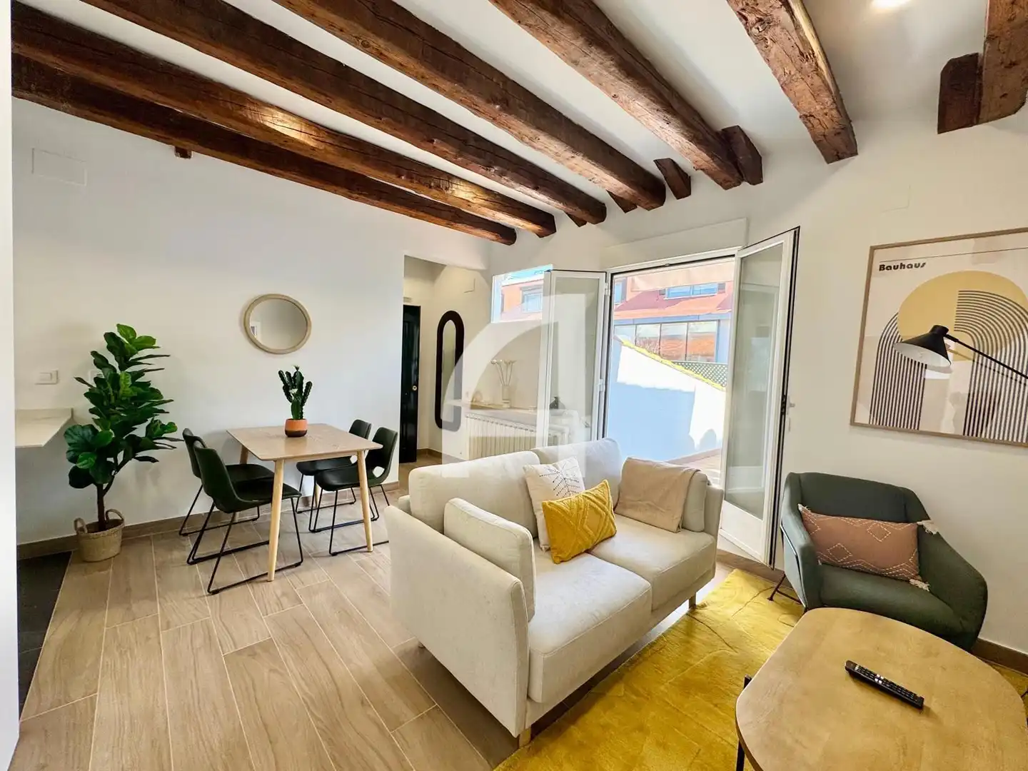 Sala d'estar de Àtic de lloguer en Madrid amb Aire condicionat, Calefacció i Terrassa