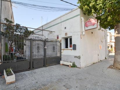 Vista exterior de Casa o xalet en venda en Deltebre amb Terrassa