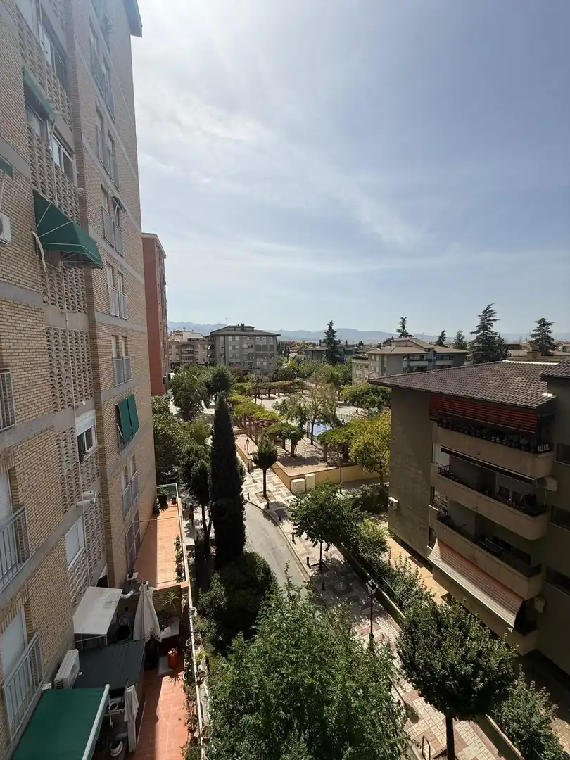 Vista exterior de Piso de alquiler en Granada con Terraza