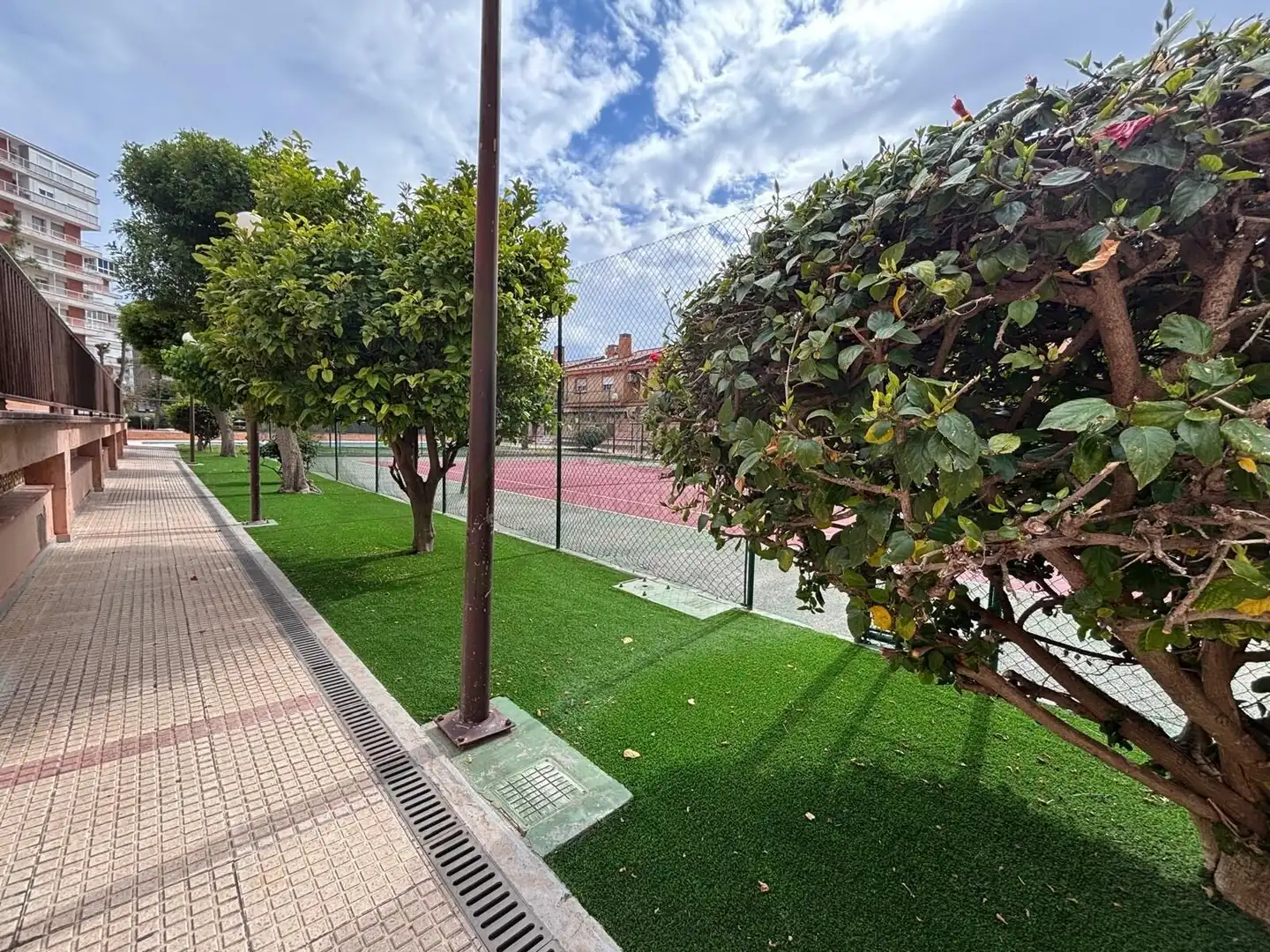 Parking de Casa adosada en venta en Alicante / Alacant con Calefacción, Jardín privado y Terraza